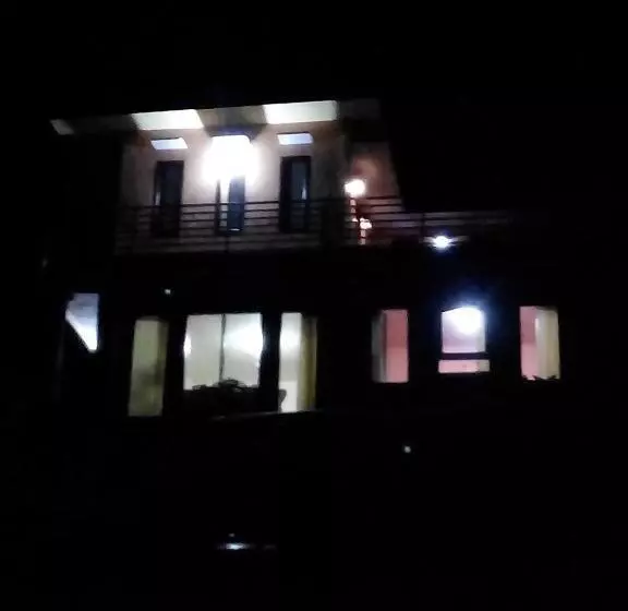 پانسیون Bromo Otix Guest House