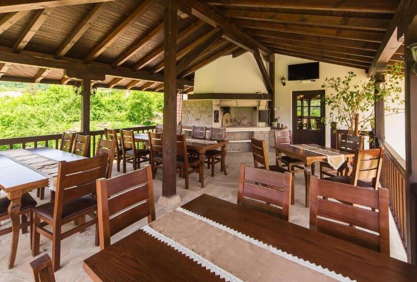 פנסיון Complex Rayuvski Han