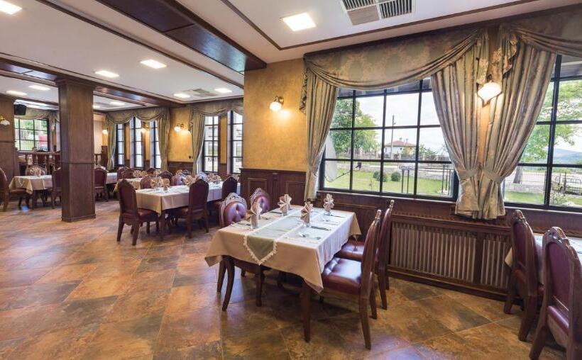 פנסיון Complex Rayuvski Han