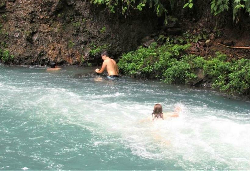 ベッドアンドブレックファースト Cabinas Río Celeste La Amistad