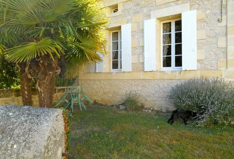 Aamiaismajoitus (B&B) Sous Les Marronniers