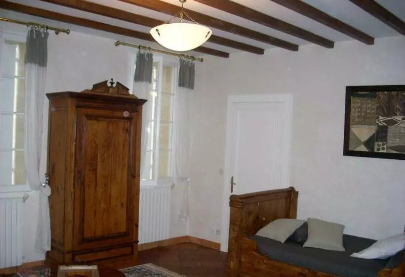 Aamiaismajoitus (B&B) Sous Les Marronniers