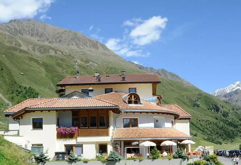 Hotelli Alpenjuwel