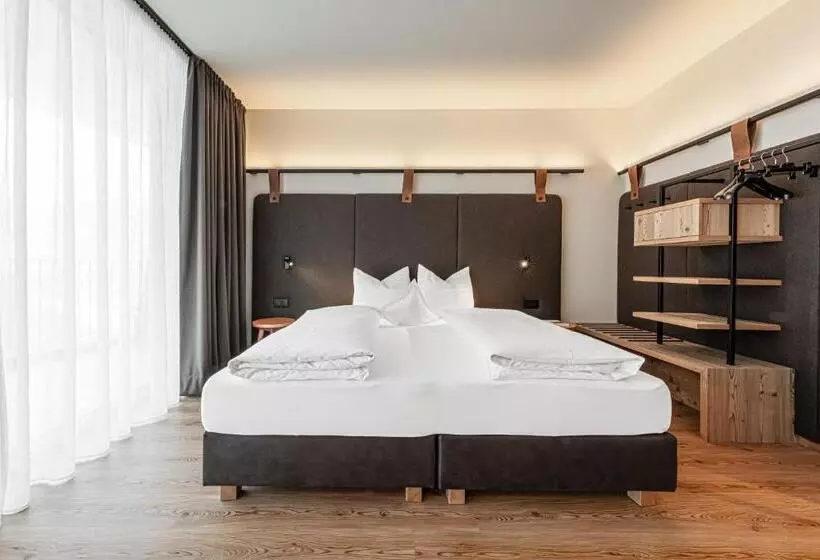 Hotelli Alpenrose Dolomites