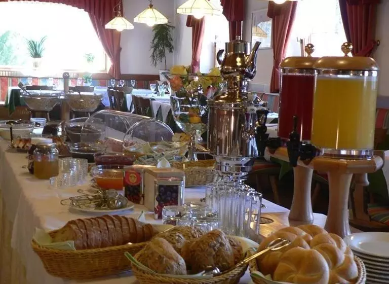 Hotelli Alpenrose Dolomites