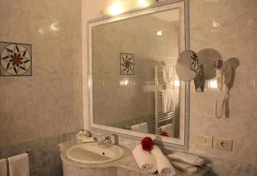 Hotelli Alpenrose Dolomites