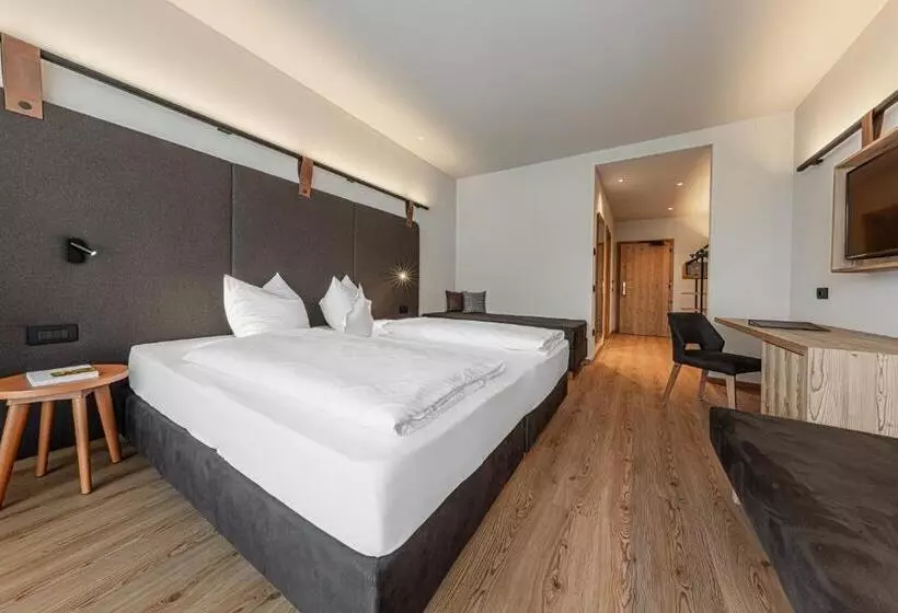 Hotelli Alpenrose Dolomites