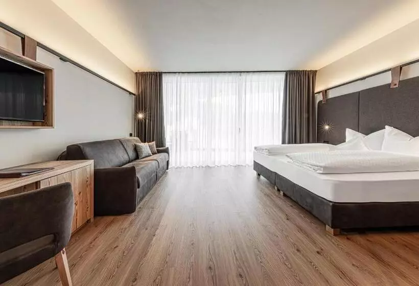 Hotelli Alpenrose Dolomites