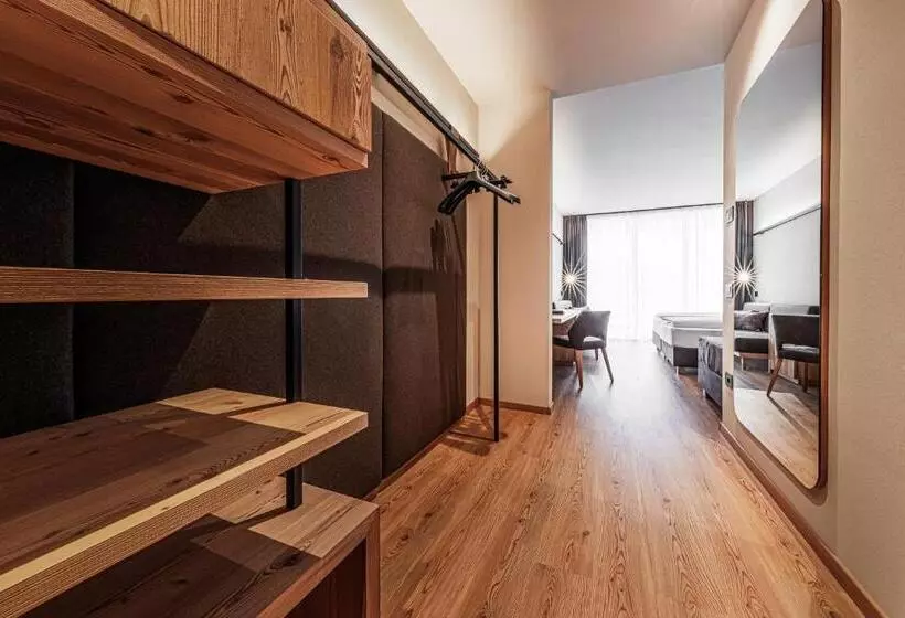 Hotelli Alpenrose Dolomites