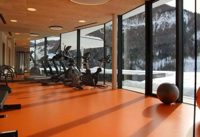 Hotelli Alpenrose Dolomites