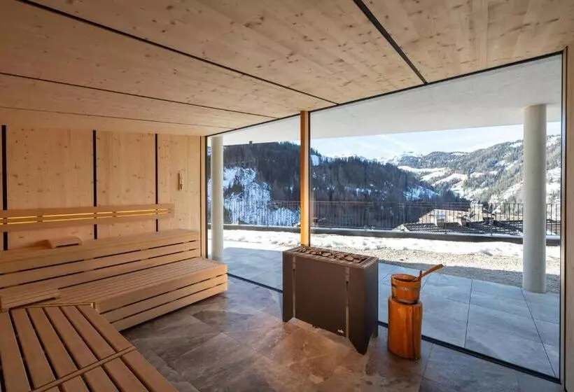 Hotelli Alpenrose Dolomites