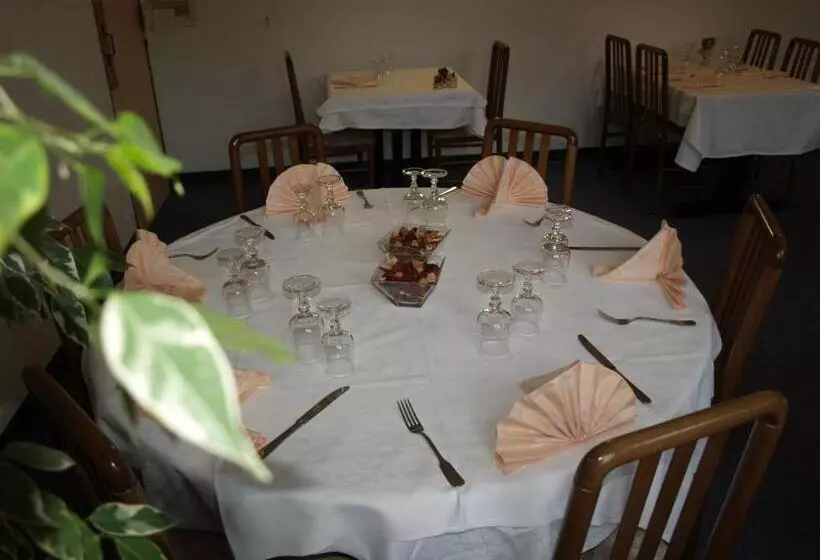 ホテル De La Tour Saint Etienne Sud