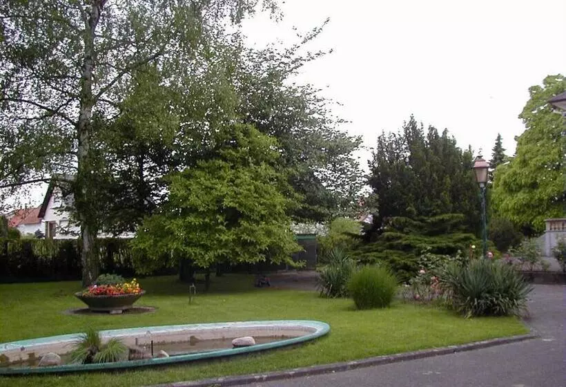 ホテル Hôtel Restaurant A La Couronne