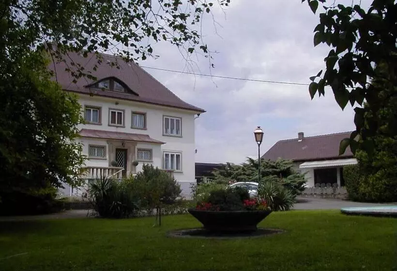 ホテル Hôtel Restaurant A La Couronne