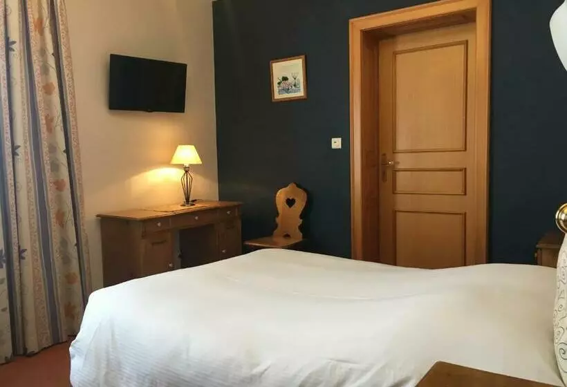 ホテル Hôtel Restaurant A La Couronne