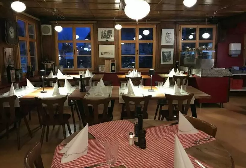 ホテル Restaurant Pizzeria Rotes Haus