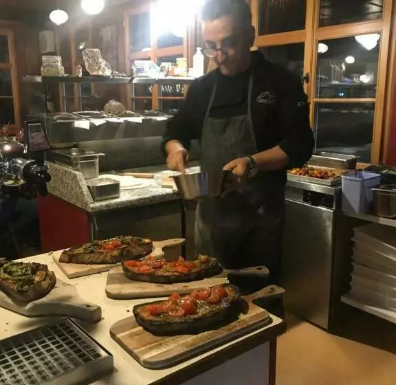 ホテル Restaurant Pizzeria Rotes Haus