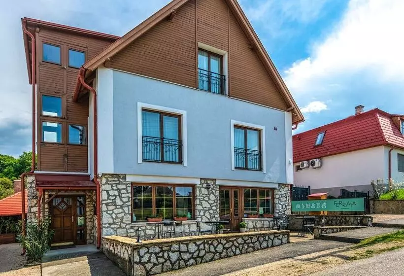 ペンション Ferrata Vendégház