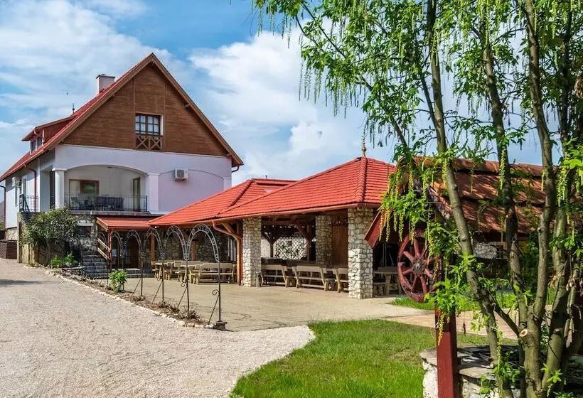 ペンション Ferrata Vendégház