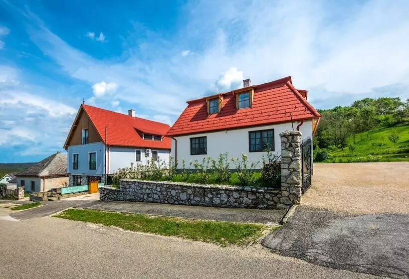 ペンション Ferrata Vendégház