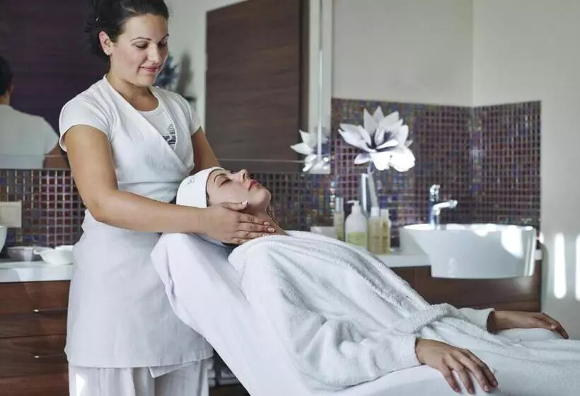 Barack Thermal Hotel And Spa