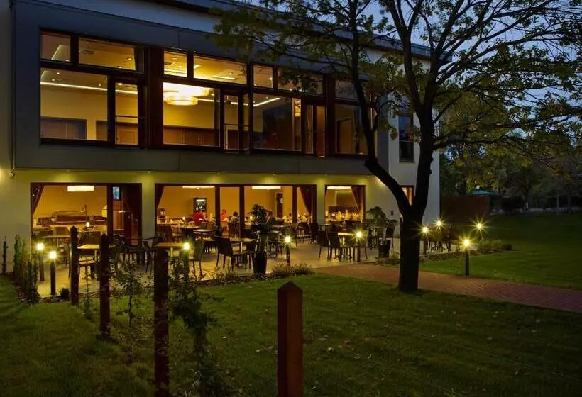 Barack Thermal Hotel And Spa