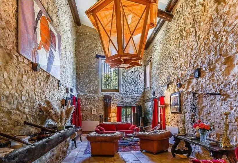 Aamiaismajoitus (B&B) La Tour D'enguernes