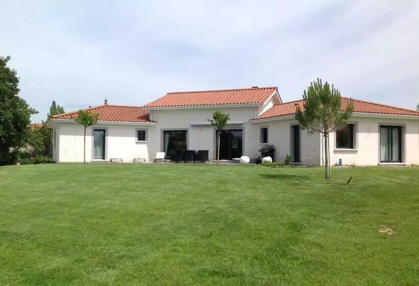 Aamiaismajoitus (B&B) Le Clos Du Pontet