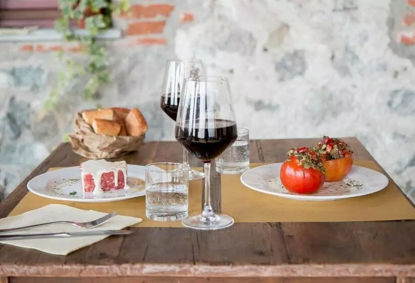 ホテル Agriturismo La Fucina