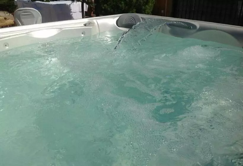 Hotelli Albergo Ristorante Miramonti Toano