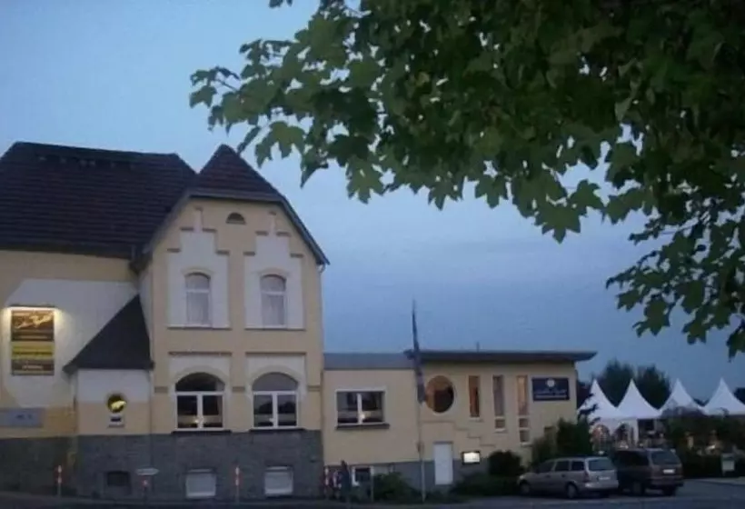 Hotelli Landhaus Begatal