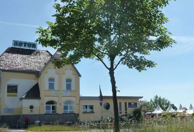 Hotelli Landhaus Begatal