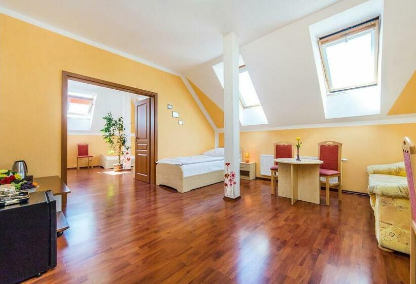 호텔 & Motorest V údolí Zlatého Potoka