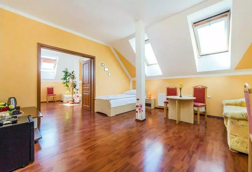 Hotelli & Motorest V údolí Zlatého Potoka