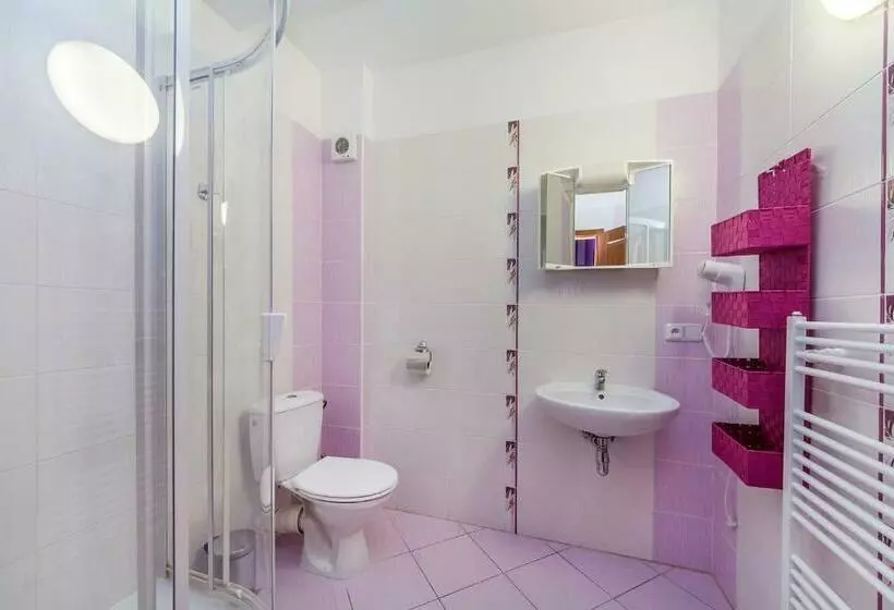 Hotelli & Motorest V údolí Zlatého Potoka