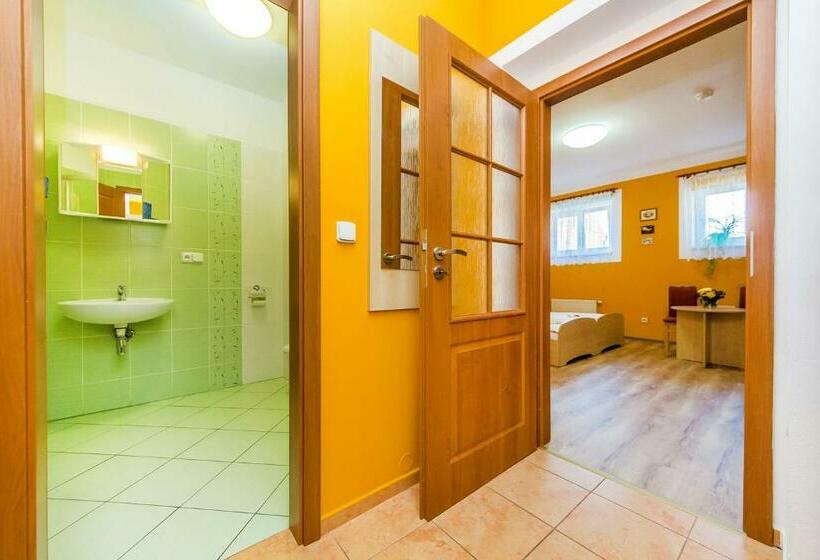 호텔 & Motorest V údolí Zlatého Potoka