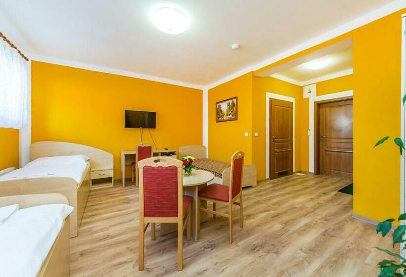 호텔 & Motorest V údolí Zlatého Potoka