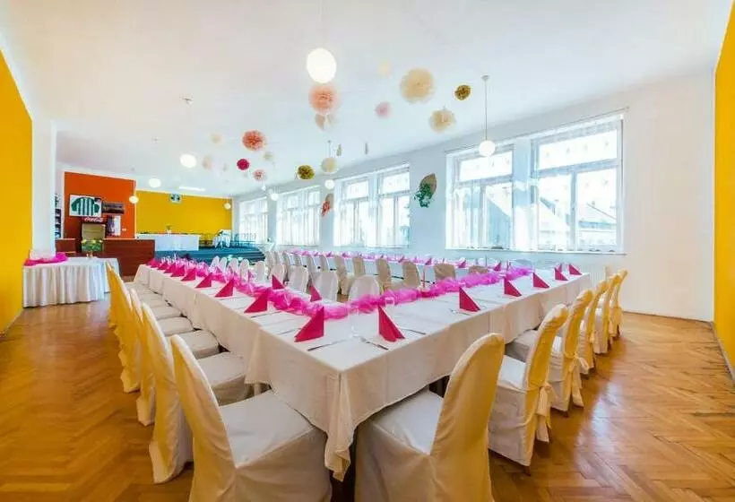 Hotelli & Motorest V údolí Zlatého Potoka