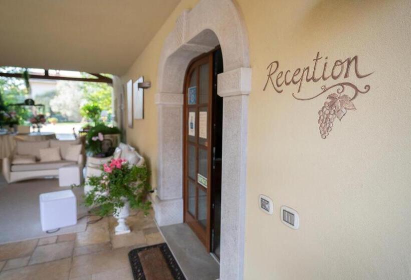 בית מלון כפרי Wine Resort Luisa