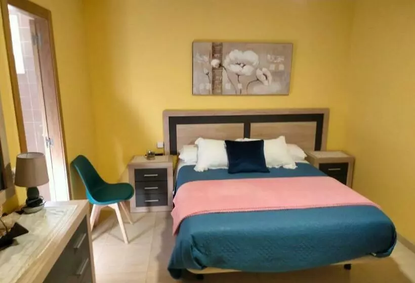 ペンション Hostal Nuevo Alonso