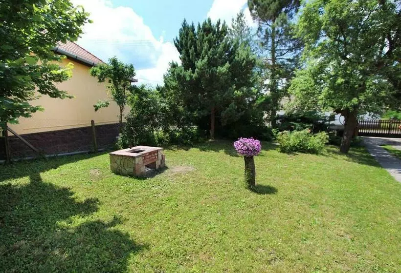 ペンション Lugas Vendégház