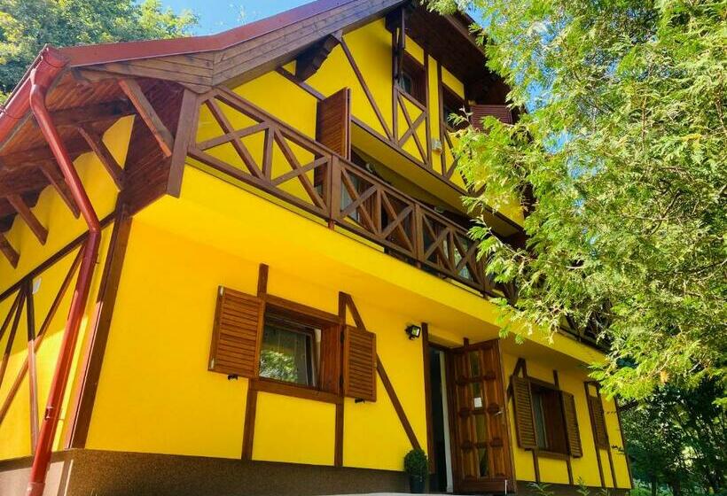 פנסיון Tavas Vendégház