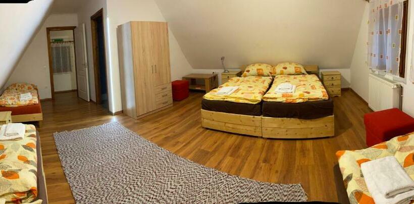 פנסיון Tavas Vendégház