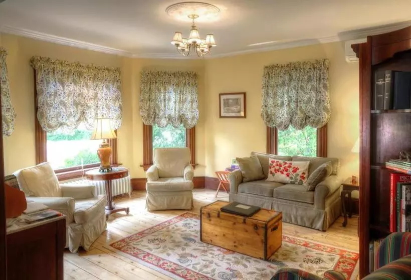 Sinclair Inn Bed & Breakfast