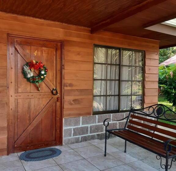 ユースホステル Cabañas San Isidro