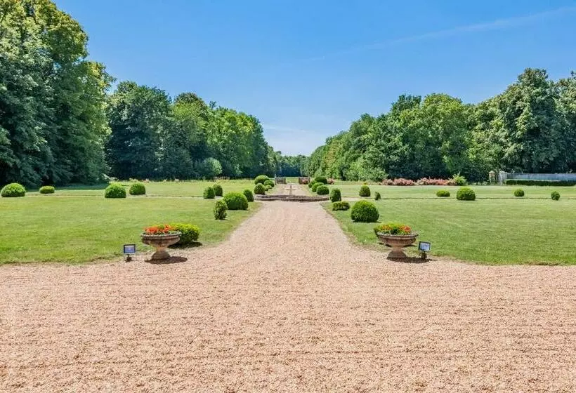 Aamiaismajoitus (B&B) Château De Denonville