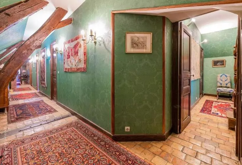 Aamiaismajoitus (B&B) Château De Denonville