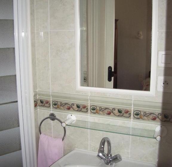 تختخواب و صبحانه Les Glycines