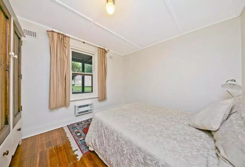 Aamiaismajoitus (B&B) Vineyard Cottage Bnb