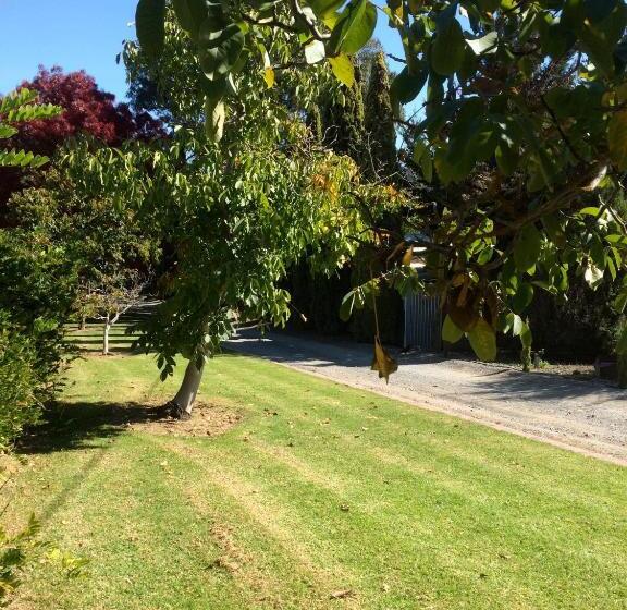 ベッドアンドブレックファースト Vineyard Cottage Bnb